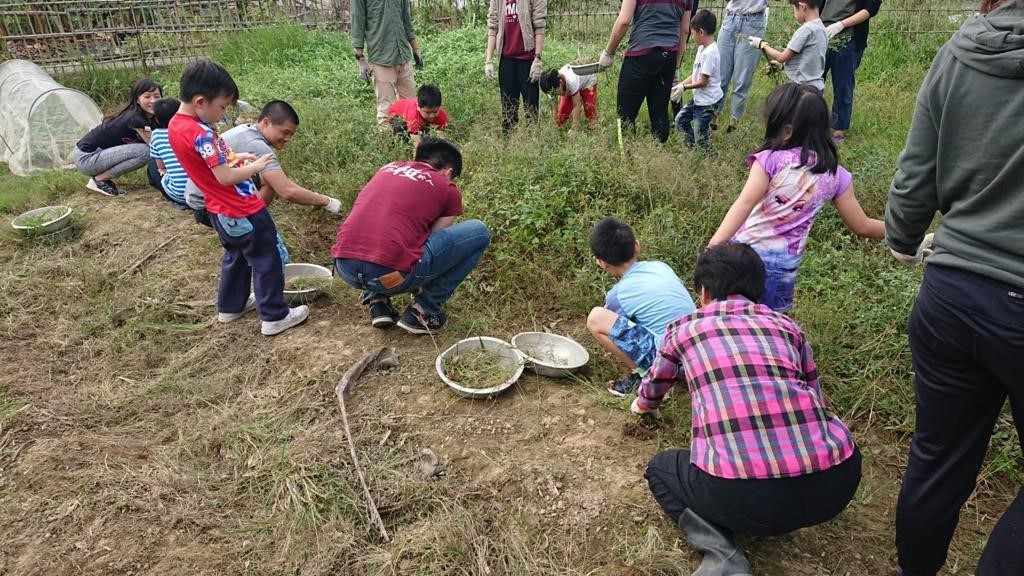 Photo of Chu Kairos at the farm with SEN students